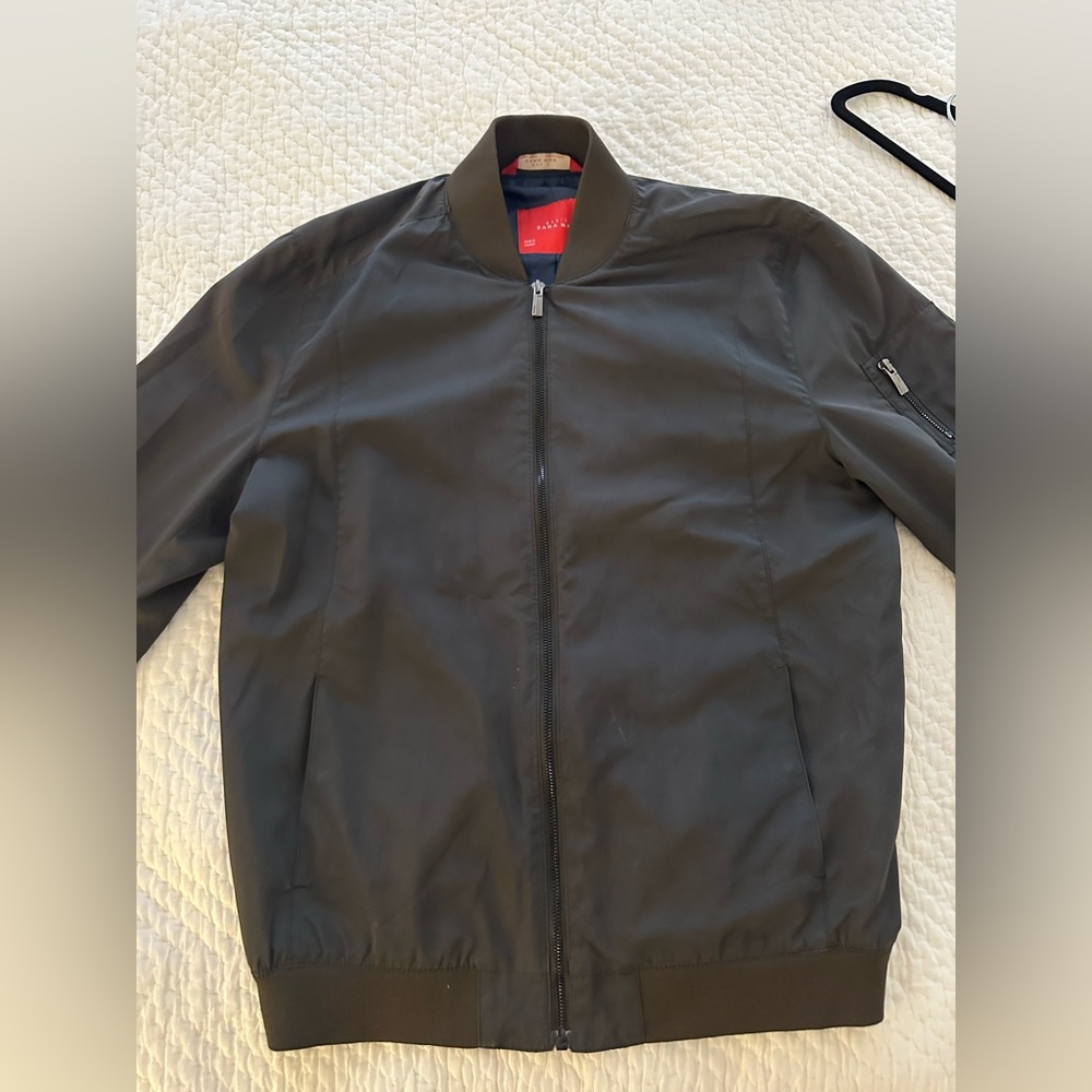 Zara Gray Bomber Jacket with Ribbed Cuffs and Minimalist Design